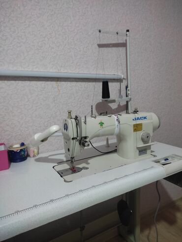 производственные швейные машины: Швейная машина Jack, Полуавтомат