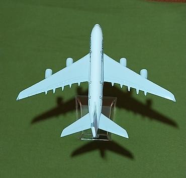 elmin: Təyyarə France A380 model təyyarə maket. Metro stansiyalarının — 3