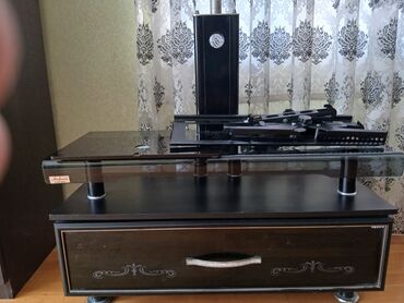 Mətbəx mebeli: Yeni, Düz TV altlığı, Polkalı, Şüşəli