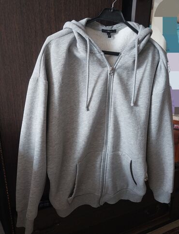 Paltolar: Boz jaket. İşlənmiş olsa da yaxşı vəziyyətdədir. S ölçüdür