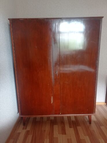 Dolablar: İşlənmiş, Açılan, 2 qapılı Düz dolab, Dolab-asılqan, Almaniya