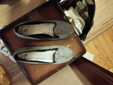 Women's Sneakers and athletic shoes: Ağ bağcıqlı və ilan dərisi naxışlı qadın krossovkaları. Bu -da lalafo.az — 3 Women's Sneakers and athletic shoes: Ağ bağcıqlı və ilan dərisi naxışlı qadın krossovkaları. Bu — 3