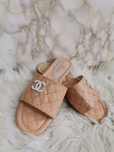 Papuče: Papuce 1.700
Kompleti 2.900 — 7