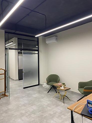 Kommersiya daşınmaz əmlakı: 22m² ofis icarəyə verilir. Ofis 4 mərtəbəli binanın 2ci mərtəbəsində — 5