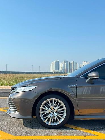 corolla 2016: Toyota Camry: 2019 г., Гибрид, Седан — 9