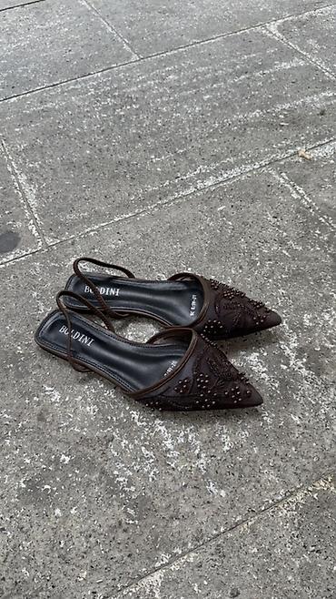 carlo colucci: Boldini qadın ayaqqabısı – kəmərli slingback balet/pumps - Dizayn: Ucu — 4