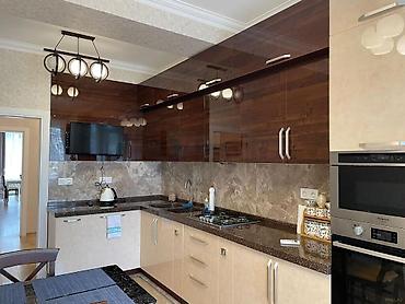 ev alqi satqsi: İcarəyə verilir 3 otaqlı yeni tikili 100 m², 20 Yanvar m. Kateqoriya — 8