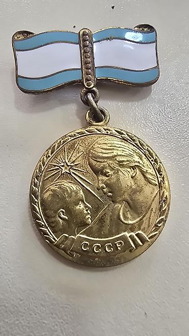 isma sport: Sovet İttifaqı “Analıq Medalı” (Медаль Материнства) — orijinal döş — 1