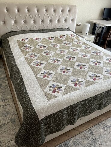 текстиль одеяла подушки: Продаю красивое покрывало с наволочками. 100% хлопок. Размер на