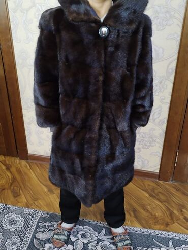 Шубы: Шуба из норки с капюшоном, темно‑шоколадный оттенок. Размер 44 тушот — 3