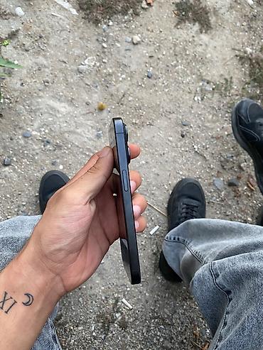 iphone 15 2 el: IPhone 15 Pro, 128 GB, Black Titanium, Barmaq izi, Simsiz şarj — 6
