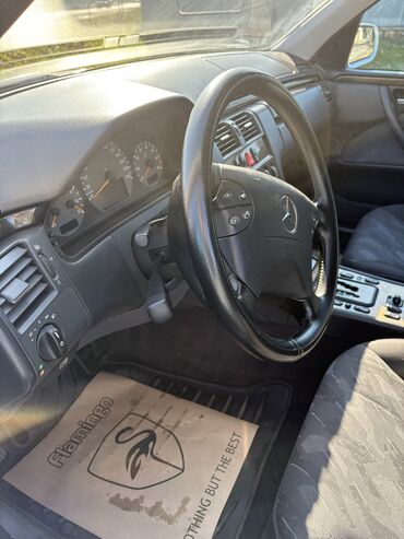 Mercedes-Benz: Mercedes-Benz E 240: 2.4 l | 2000 il Sedan — 17