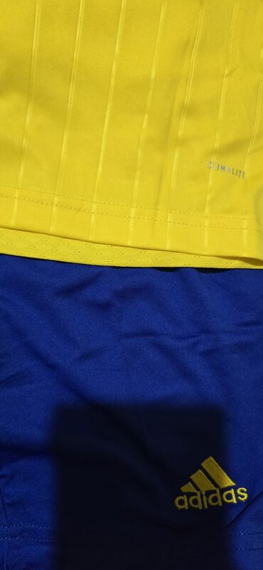 ракетки для бадминтона: Футбольная форма Adidas, размеры 24 (13шт), 22 (11шт). Привозили с