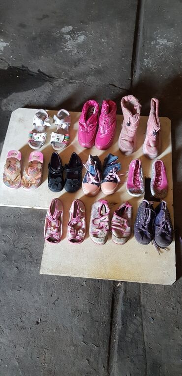 обувь мурская: Детская обувь 26-27размер.Также есть детские вещи,куртки