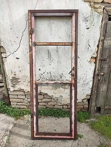 METALNA VRATA SA ŠTOKOM I PROZOR | Treba farbanje inače zdrava i