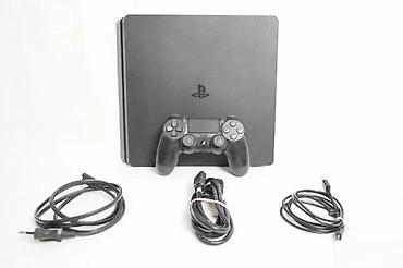 PS4 (Sony Playstation 4): U ponudi je Sony PlayStation 4.
Konzola je najnoviji SLIM model — 7