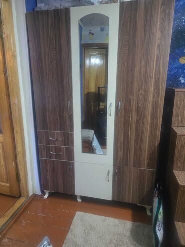 Dolablar: Açılan, 3 qapılı Düz dolab, Qarderob, paltar dolabı