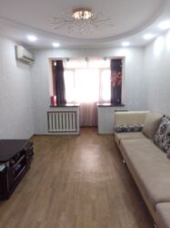 продаю дом петровке: 2 бөлмө, 45 кв. м, 104-серия, 2 кабат, Дизайнердик ремонт