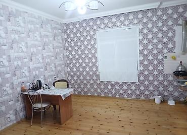 daş vallar: Xətai rayonu Baku Busun yaxınlıgında Polad Həşimov küçəsində 6 kürsüdə — 4