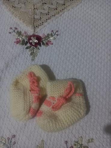 детские ботинки на липучках: Əl işı: körpə üçün toxunma papuq/başmaq - Material: yumşaq akril sap — 1