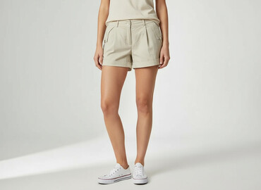 krótkie spodenki off white: Shorts for women, size S