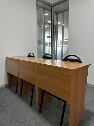 Ofis masaları: İşlənmiş, Kvadrat masa