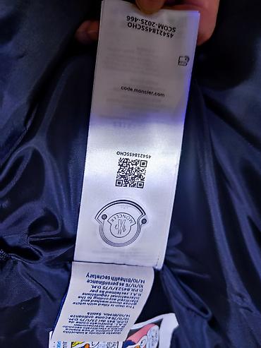 Пуховики и зимние куртки: Пуховик Moncler, темно-синий/черный цвет. есть затяжка на капюшоне и с — 9