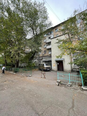 дизель продажа квартир в бишкеке: 1 бөлмө, 33 кв. м, 104-серия, 3 кабат, Эски ремонт