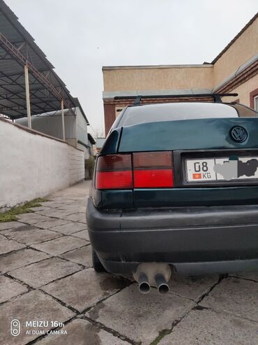 Volkswagen: Volkswagen Vento: 1992 г., 1.8 л, Механика, Газ, Седан