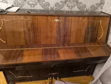 флейта музыкальный инструмент: Upright pianino – klassik dizaynlı, taxta korpus və parlaq lak örtüyü