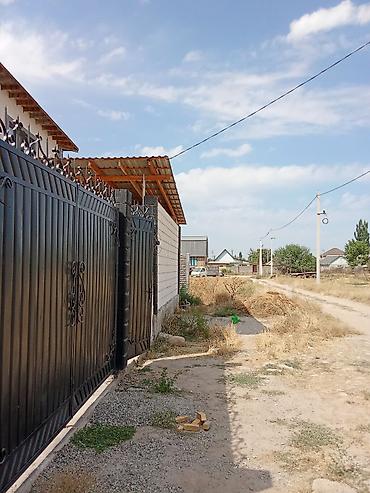 уч: Продается двухэтажный частный дом с прилегающим участком и капитальным — 2