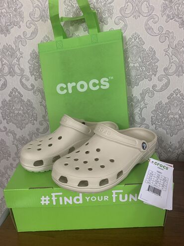 обувь для садика: Crocs новые 37 размер,в подарок джибитсы