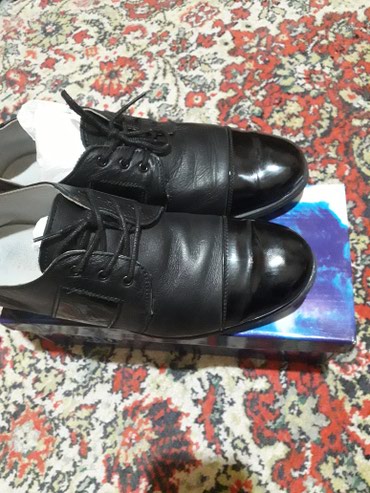 Qadın ayaqqabıları: 38 razmer turkiyeden alinib 1 defe geynilib 2 sini bir yerde goturulse