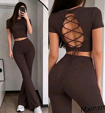 baletanke sa platformom: Komplet majica crop top i zvonarice sa visokim strukom. -Pripijeni — 2