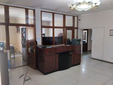 Офисы: Продаю Офис 130 м², С мебелью, Административное здание, 1 этаж