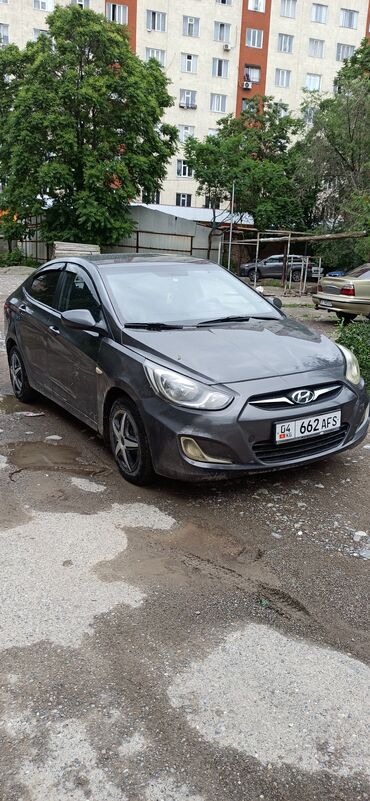 hyundai solaris 2: Hyundai Solaris: 2011 г., 1.6 л, Механика, Бензин, Седан