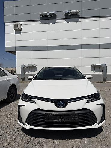 byd e6: Toyota Corolla: 2022 г., 1.8 л, Вариатор, Гибрид, Седан — 1