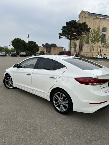 Hyundai: Hyundai Avante: 1.6 l | 2016 il Sedan — 13