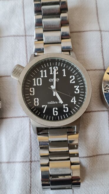 Ručni satovi: Kolekcija muških ručnih satova – metalne narukvice, različiti stilovi — 5