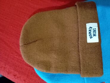 Kape, šalovi i rukavice: Kape zenske,muske,deciji i salovi.Novo i kao novo kape po 250d salovi — 16