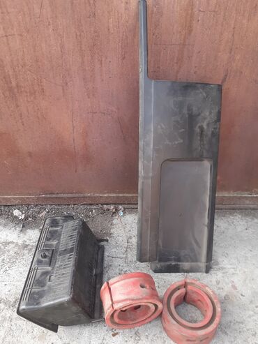 Другие детали кузова: Решётка гольф2 джетта 2, оригинал, цена 1000с дверные молнинг дж — 8