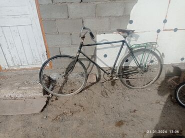 Велосипеды: Урал советский и велосипед фирмы LAUX надо ставить камеру и можно
