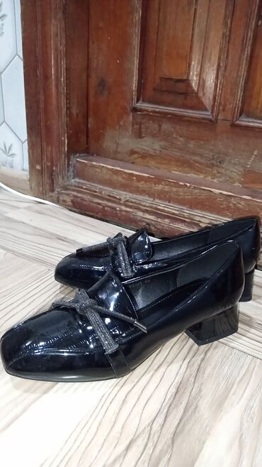 Tuflilər: Tuflilər, Ölçü: 40, rəng - Qara, Yeni