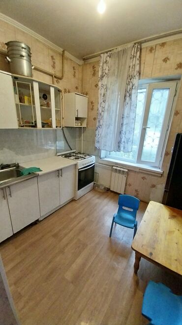 многоквартирный дом барачного типа: 2 бөлмө, 48 кв. м, 105-серия, 1 кабат, Эски ремонт