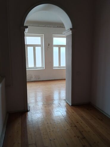 Həyət evləri və villaların satışı: 4 otaqlı, 400 kv. m, Kredit yoxdur, Orta təmir — 8