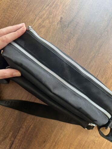 Çantalar: Çantalar satılır teze kimidir. 2 birlikde satılır. İki 10 azn tek tek — 2