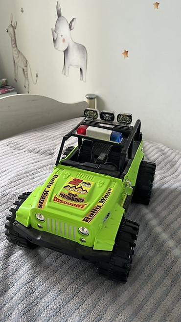 besik ucun oyuncaqlar: Uşaqlar üçün oyuncaqlı off-road jip maşın modeli - Parlaq yaşıl — 2