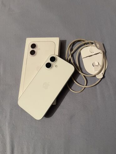 Apple iPhone: IPhone 16, Б/у, 256 ГБ, Белый, Защитное стекло, Чехол, Кабель, 91 % — 1