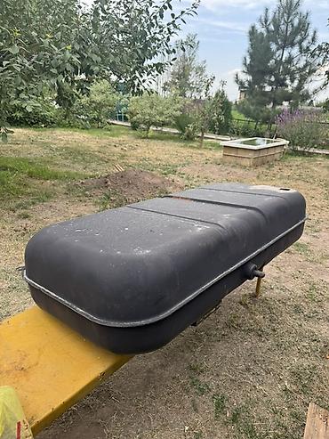 танк 400: Бак от комбайна. Подойдет для воды Размеры 30 300 литров. Есть — 1