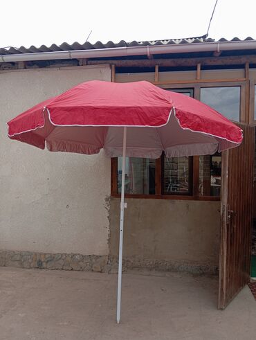Пляжные зонтики можно использовать и для других целей